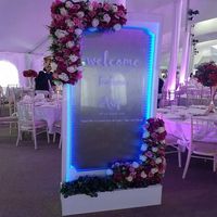 Bienvenue à votre mariage avec une magnifique fontaine d'entrée en cascade, miroir, décorations de mariage élégantes
