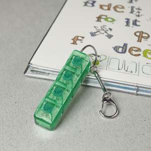 Llavero con interruptor de teclado mecánico de plástico al por mayor, con 2/3/4 teclas, luz LED, promocional, para aliviar el estrés - Product Image 6