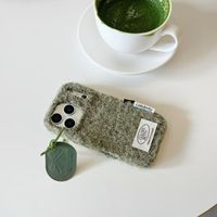 Coque de Téléphone en Peluche Mignonne au Design Tendance pour iPhone 17 16 Pro Max, Tissu Doux Agréable au Toucher, Protection Intégrale, Housse de Téléphone Portable de Luxe pour Filles