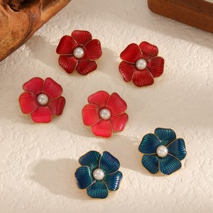 ต่างหูรูปดอกไม้ สแตนเลสสตีล ประดับมุกตรงกลาง สำหรับผู้หญิง ของขวัญ เครื่องประดับ สีแดง น้ำเงิน ชมพู ผลิตจากเมืองอี้หวู่ - Product Image 2