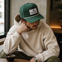 Gorra de Golf con Logotipo Aplicado, Cinco Paneles, OEM Personalizada, MOQ Bajo, Sarga de Algodón Premium, Correa Ajustable, Alta Calidad, Unisex para Hombre