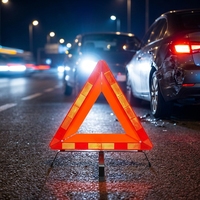 Triangle de signalisation d'urgence routière à LED pour voiture, panneau d'avertissement de circulation