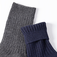 Vente en gros de chaussettes d'hiver confortables pour hommes épaisses, chaudes et respirantes avec motif à pois, agréablement parfumées pour le froid extrême