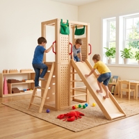 Structure de jeu Montessori pour enfants en bas âge, avec toboggan, pont, arche, tunnel et aire de gymnastique pour la maternelle et les activités intérieures.
