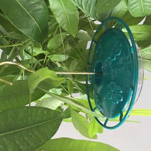 Mangeoire à oiseaux suspendue en plastique pour extérieur, facile à nettoyer et à remplir - Product Image 3