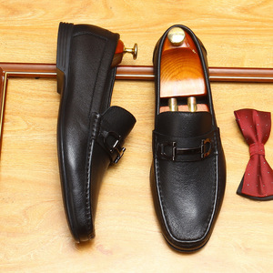 Zapatos Oxford de cuero verde italiano de alta gama, hechos a mano con diseño de grabado láser, elegantes y formales. - Product Image 4