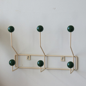 <span class=keywords><strong>Porte</strong></span>-chapeaux mural vintage coréen en fer forgé avec 6/8 boules en bois vert crème pour suspendre - Product Image 3