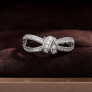 Anello Annodato da Donna, Elegante con Zirconi, Aperto e Regolabile, Gioiello Minimalista per Uso Quotidiano - Product Image 1