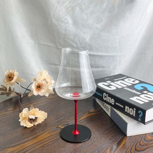 Copa de Vino de Cristal sin Plomo con Fondo Cóncavo Color Borgoña, Tallo de Aluminio, Transparente, Giratoria, Capacidad de 625 ml, Estilo Campestre - Product Image 4