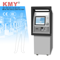 Kiosque de paiement sans argent liquide en banque, à l'intérieur, traversant les murs, avec écran tactile, guichet automatique pour le dépôt et le retrait d'espèces