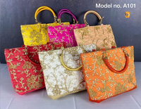 Pochette de soirée indienne faite à la main en soie satinée brodée vintage avec perles et deux poignées – Idéale pour le Nouvel An, les mariages et les fêtes