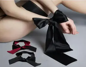 Sıcak satış göz maskesi SM oyunu BDSM esaret seksi ipeksi şerit çift flört esaret için