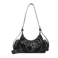 Sac fourre-tout bandoulière rétro tendance 2026 avec rivets et fermeture éclair, couleur unie, style motard, idéal pour le dropshipping