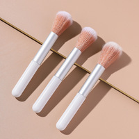 Pinceau ventilateur portable unique pour blush, avec poils synthétiques et manche en plastique, outil de maquillage compatible pour les lèvres et les sourcils, à poils doux