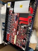 Processeur audio XTA DP448 avec 4 entrées et 8 sorties