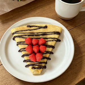 Ensemble de 2 modèles de crêpes artificielles écologiques avec motif cœur, matériaux de qualité supérieure pour la présentation de desserts et la photographie culinaire - Product Image 4