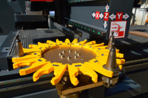 New Automation 1650 1325 1530 2040 ATC Wood CNC Router Price  for wood kitchen cabinet door - Product Image 4