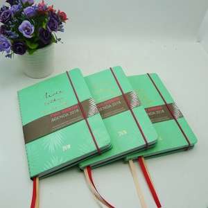 สมุดบันทึกปกแข็ง A5 สีเขียวหญ้า ปก PU พร้อมสายรัดยางยืด สำหรับจดบันทึกประจำวันและตารางเวลา - Product Image 1