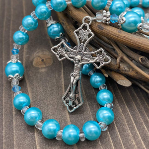 8 millimetri Light Blue Pearl Beads Collana Del <span class=keywords><strong>Rosario</strong></span> Cattolico con Vergine Maria Medaglia Crocifisso Tono Argento Rosari in Sacchetto di Velluto - Product Image 3