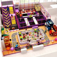 Ensemble complet d'équipements de jeux intérieurs pour enfants : trampoline, fosse à mousse, piscine à balles, piste de course, bureau de poste, caserne de pompiers, jeux de rôle