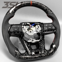 Volant de course à fond plat en carbone forgé avec grip en suède et bande rouge pour Toyota Hilux toutes séries et toutes versions 2015+
