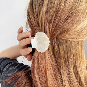 Pinza de Pelo con Concha Marina de Cristal, Perla y Diamantes de Imitación, Hecha a Mano para Niñas, Accesorio Brillante de Verano - Product Image 3