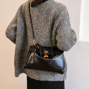 Bolso de Mano de Cuero PU con Logotipo Personalizado 2025, Bolso Bandolera de un Solo Hombro para Mujer, Bolso Tote de Gran Capacidad para Damas de Lujo - Product Image 5