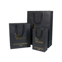 Sacs en papier d'emballage de luxe pour cadeaux, sacs de shopping en carton avec logo personnalisé, sacs de vêtements noirs pour la vente au détail, avec poignée en ruban