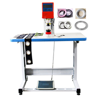 Machine automatique de pose de boutons à pression pour la production de rideaux
