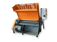 Broyeur automatique de palettes en bois : transforme des palettes entières avec des clous - pas de démontage manuel nécessaire