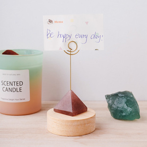 Portafotos de Cristal Natural en Forma de Pirámide, Clip para Notas con Piedra Curativa y Alambre Metálico para Decoración de Escritorio y Organización de Oficina, Venta al Por Mayor - Product Image 5
