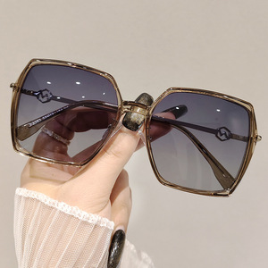 Lunettes de soleil polarisées carrées à monture intégrale UV400 style rétro unisexe protection solaire adulte 2025 - Product Image 2