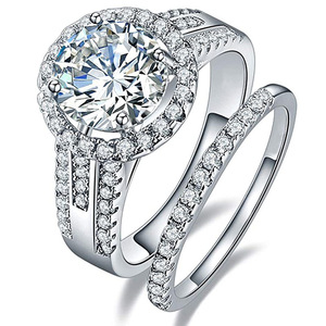 Anelli per coppia in rame dal design unico, con zirconi rotondi intarsiati, eleganti gioielli da sposa di lusso leggero per occasioni di festa - Product Image 1