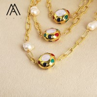 Collier en laiton plaqué or 18 carats avec perles naturelles rondes et pierres précieuses colorées, design multi-couches, style tendance