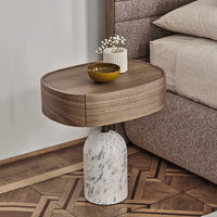 Table d'appoint minimaliste moderne avec base en pierre technique et plateau en bois massif, rangement intégré pour chambre à coucher, salon, table de chevet