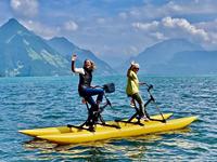 Vélo aquatique gonflable jaune pour deux personnes, pour le divertissement
