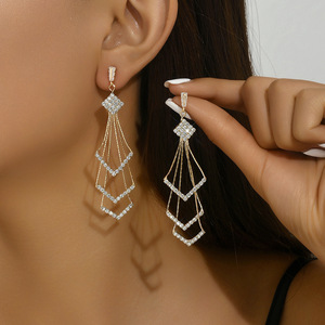 Thời trang retro cá tính dài bạc kim tính khí nhiều lớp phóng đại tua bông tai, một khách thời trang - Product Image 5