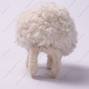 Figurine de mouton en feutre de laine mérinos tricotée à la main, adorable poupée animale, couleur personnalisable, jouet éducatif unisexe, décorations de Noël pour - Product Image 5