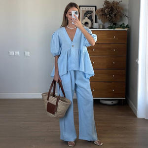 <span class=keywords><strong>Ensemble</strong></span> décontracté pour <span class=keywords><strong>femme</strong></span> : haut court à col en V en tissu uni et <span class=keywords><strong>pantalon</strong></span> droit pour le printemps/été - Product Image 1