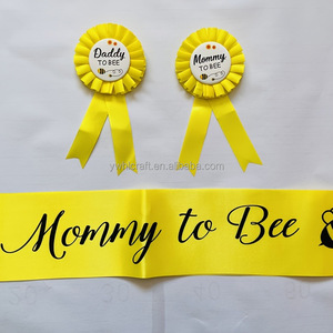Compre un Pin <span class=keywords><strong>de</strong></span> Solapa <span class=keywords><strong>de</strong></span> Hojalata Amarillo HLC con un Lindo Diseño <span class=keywords><strong>de</strong></span> Abeja, Conjunto <span class=keywords><strong>de</strong></span> Pin <span class=keywords><strong>de</strong></span> Solapa para Mamá Abeja, para Decoración <span class=keywords><strong>de</strong></span> Fiestas <span class=keywords><strong>de</strong></span> Revelación <span class=keywords><strong>de</strong></span> Género - Product Image 2