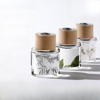 Petit flacon diffuseur en verre vide pour huiles essentielles et fabrication de parfums