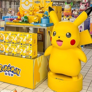 Statue de Pikachu grandeur nature en fibre de verre pour intérieur, sculpture moderne en résine de personnage de <span class=keywords><strong>dessin</strong></span> <span class=keywords><strong>animé</strong></span> Pokémon avec peinture de style folklorique - Product Image 4