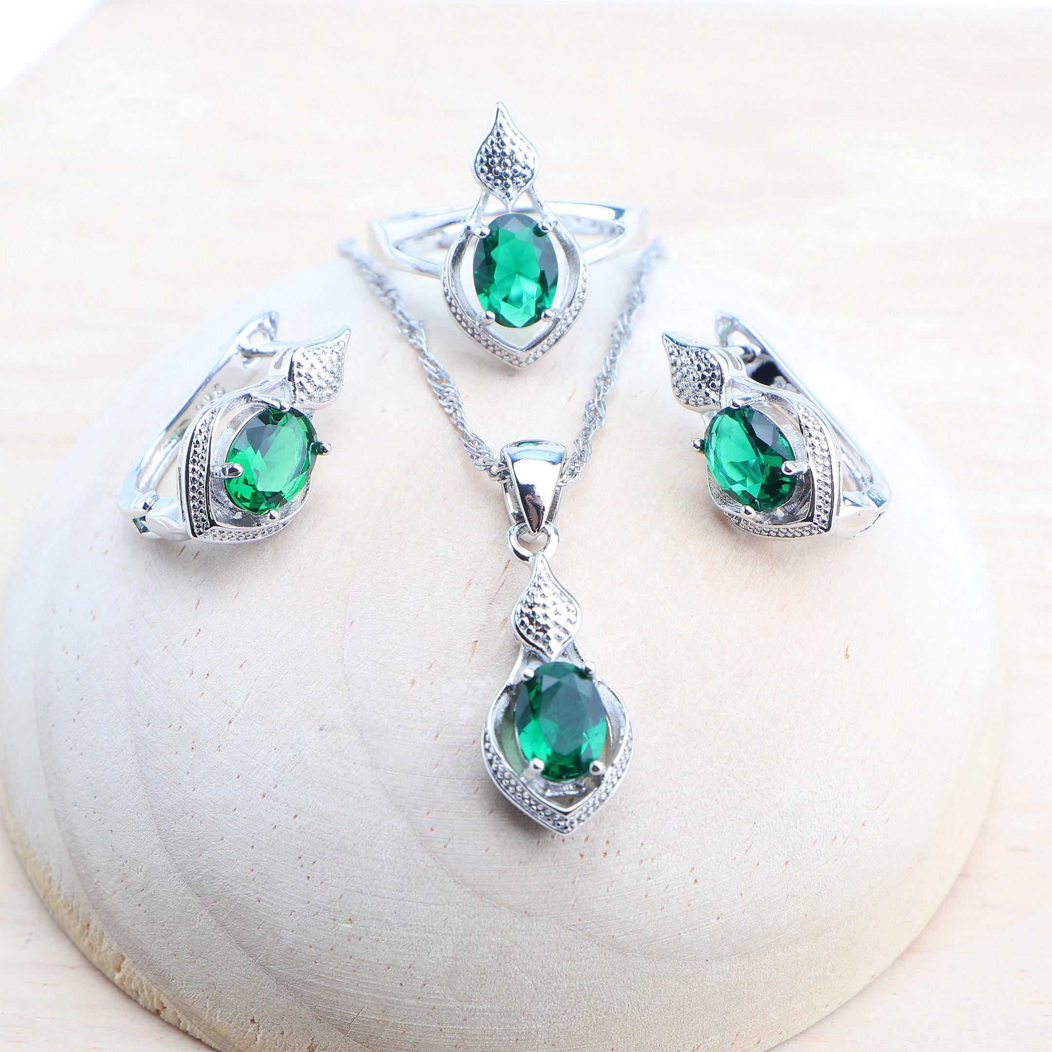 สีเขียว