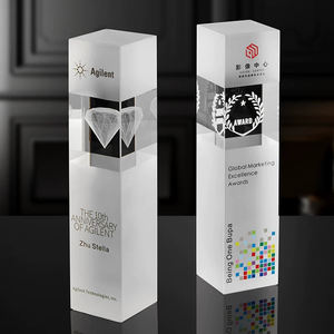 सरल फ्रॉस्टेड ग्लास क्रिस्टल स्क्वायर स्तंभ ट्रॉफी लेजर उत्कीर्ण हीरा पृथ्वी लोगो कंपनी वार्षिक सर्वश्रेष्ठ कर्मचारी पुरस्कार ट्रॉफी - Product Image 5