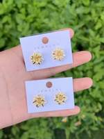 Boucles d'oreilles fines en cuivre plaqué or motif fleur, clous d'oreilles en cuivre plaqué or motif fleur pour femme, bijoux en cuivre pas chers en gros