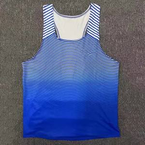 Débardeur de course léger et confortable pour homme, séchage rapide, en tissu mesh personnalisé, idéal pour la gym et l'athlétisme - Product Image 1