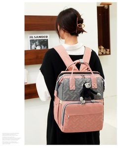 Sac à dos à langer portable grande capacité avec port de chargement USB intégré, station de change pliable pour bébé, sac à langer de voyage pour mamans - Product Image 6