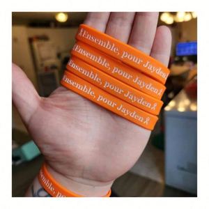 Pulseras de Silicona Personalizadas con el Arcoíris del Orgullo para Eventos y Recaudación de Fondos, Pedidos al por Mayor para Adultos - Product Image 1