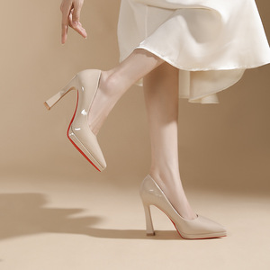 Scarpe con tacco alto sexy da <span class=keywords><strong>donna</strong></span> OTM OEM con suola rossa - Décolleté a punta nere di tendenza 2026, eleganti per feste e occasioni formali - Product Image 2