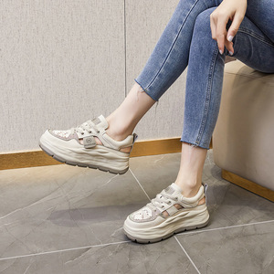 Chaussures de sport respirantes pour l'été 2023 - Chaussures décontractées pour femmes - Nouveau design de chaussures pour femmes - Chaussures de sport en cuir pour femmes - Product Image 6
